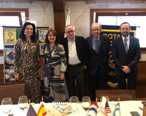  La rectora de la UA y la Presidenta de la Fundación Jorge Alió comparten mesa  en el almuerzo del Rotary Club de Alicante