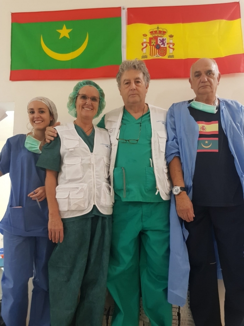 Silvia Gutiérrez, enfermera instrumentista, Carmen Montserrat, Dr. Miguel March y Paco Candela - Fundaci�n Jorge Ali�