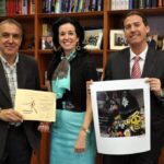 Julio Escribano dona cinco fotografías a la Fundación