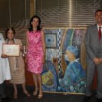 La pintora Saro dona un retrato del Dr. Jorge Alió