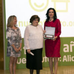 La Fundación Jorge Alió recibe un reconocimiento de la Asociación Nuevo Futuro