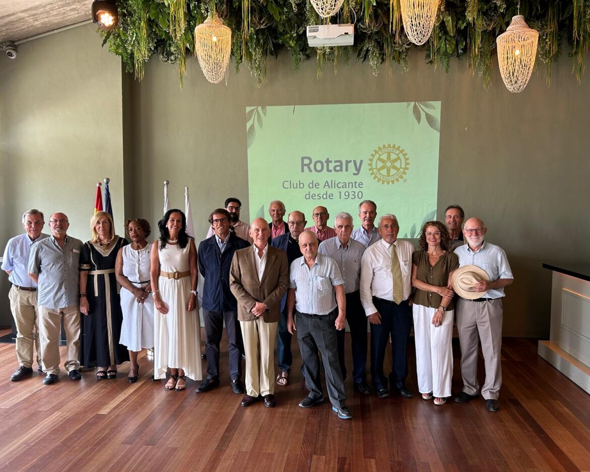 Foto Invitación al Diputado de Cultura en Rotary Club de Alicante