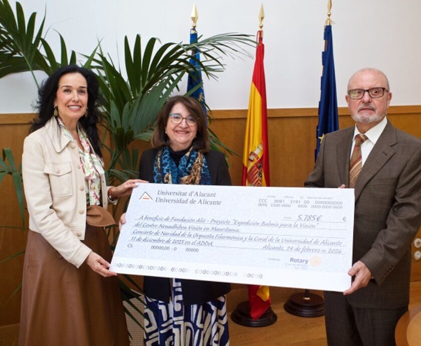 La UA y el Rotary Club Alicante donan 5.785 euros al proyecto Expedición Balmis para la visión de la Fundación Alió