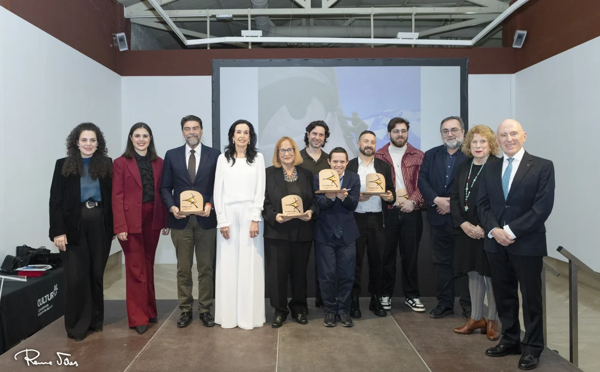TODOS LOS PREMIADOS CON ALCALDE, CONCEJALAS Y PRESIDENTE Y COMISARIA DEL JURADO