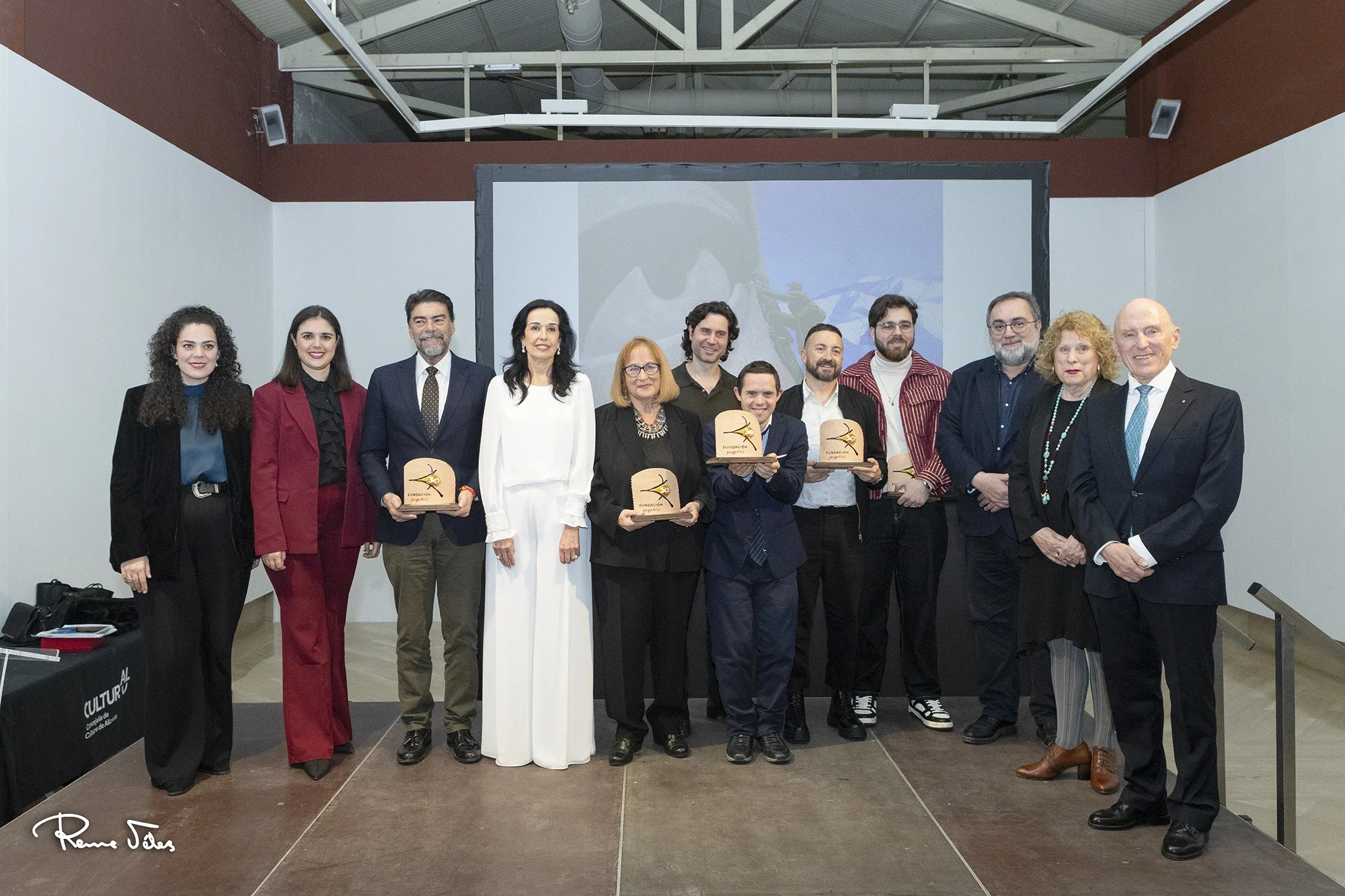 TODOS LOS PREMIADOS CON ALCALDE, CONCEJALAS Y PRESIDENTE Y COMISARIA DEL JURADO