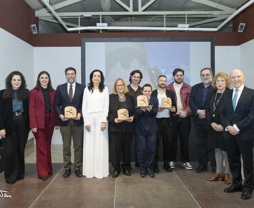 TODOS LOS PREMIADOS CON ALCALDE, CONCEJALAS Y PRESIDENTE Y COMISARIA DEL JURADO